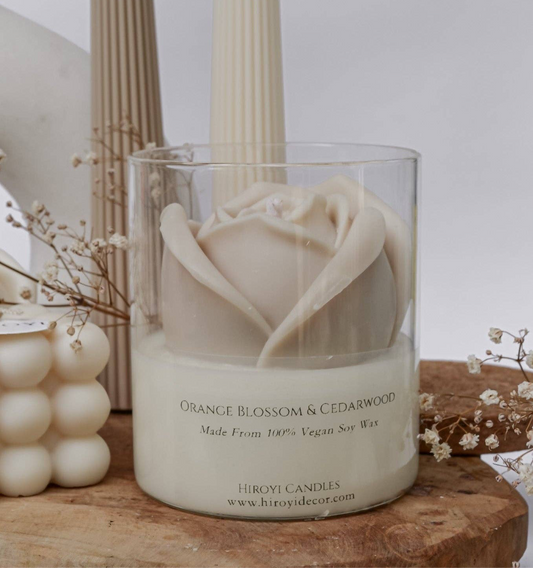 Vela aromática de rosas beige: Ámbar cálido