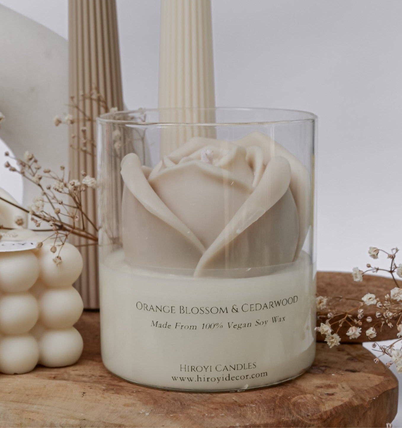 Vela aromática de rosas beige: Ámbar cálido