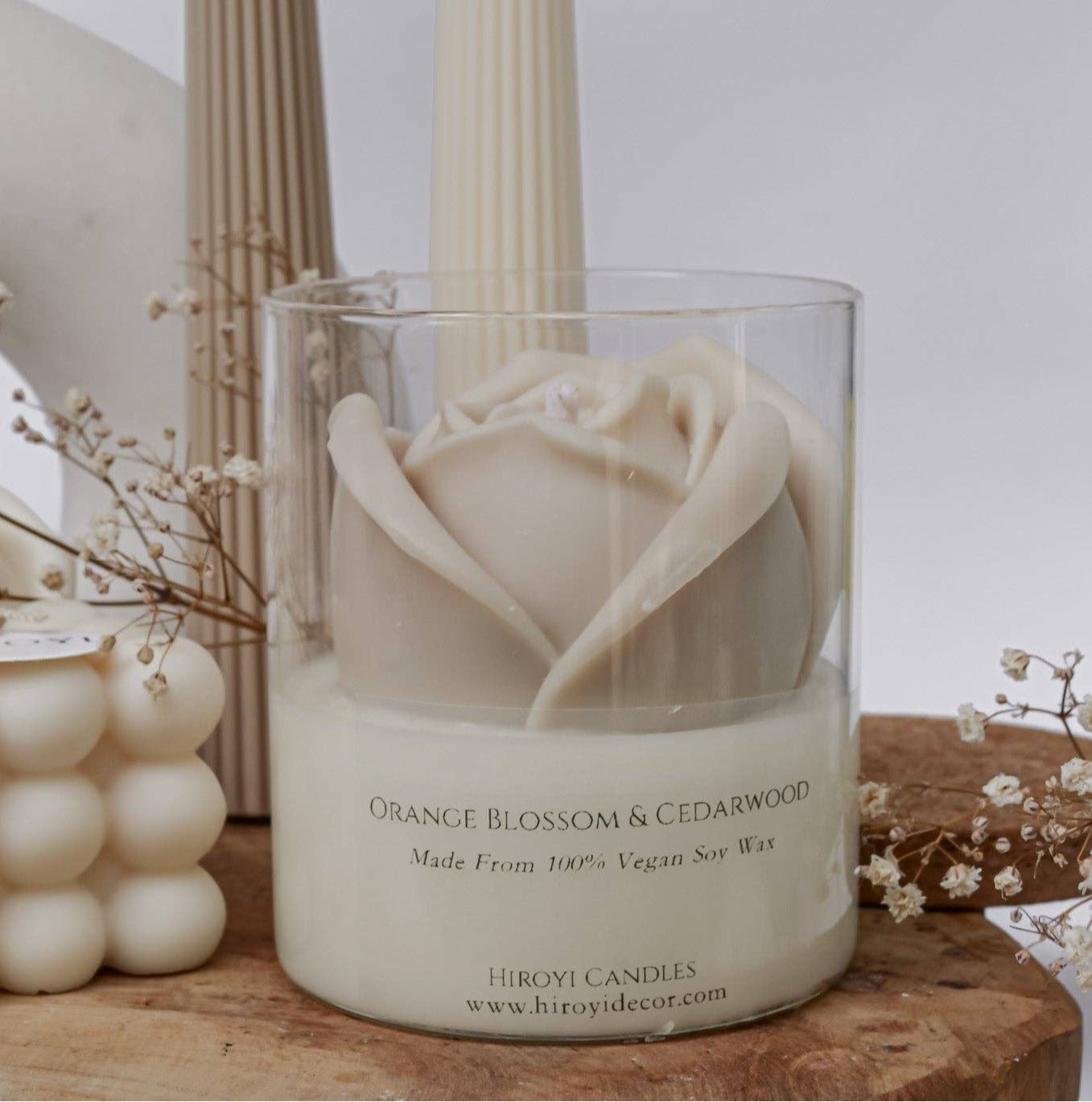 Vela aromática de rosas beige: Ámbar cálido