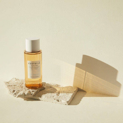 SKIN1004 Madagascar Centella Tónico Facial Tonificante e Hidratante, Calma la Piel y Ayuda a Reforzar la Barrera Cutánea, Textura Ligera y Refrescante de Rápida Absorción, Mejora la Suavidad y Equilibrio de la Piel, Ideal para Piel Sensible, Uso Diario
