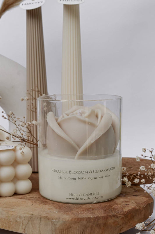 Vela aromática de rosas beige: Sleepy Time con lavanda y sándalo